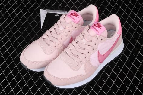 nike pink sneakers